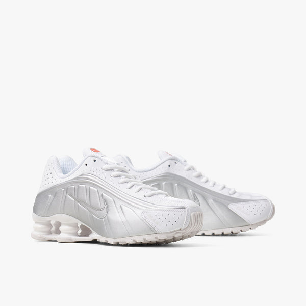 Nike Women s Shox R4 White White Metallic Silver