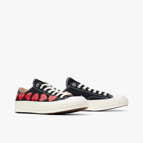 Converse red deals heart black