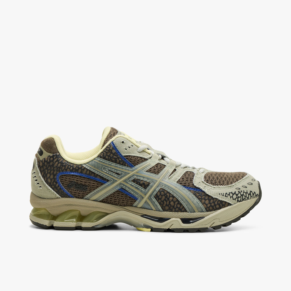 Aえ！group ASICS x Eighteen East GEL-Nimbus 10.1 Canteen / Abbey Stone