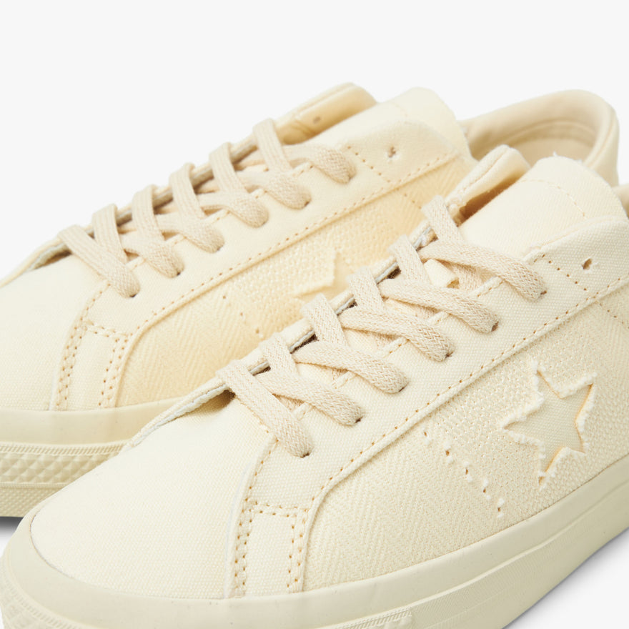 Converse One Star Pro Mom s Potato Salad Egret Oat Milk