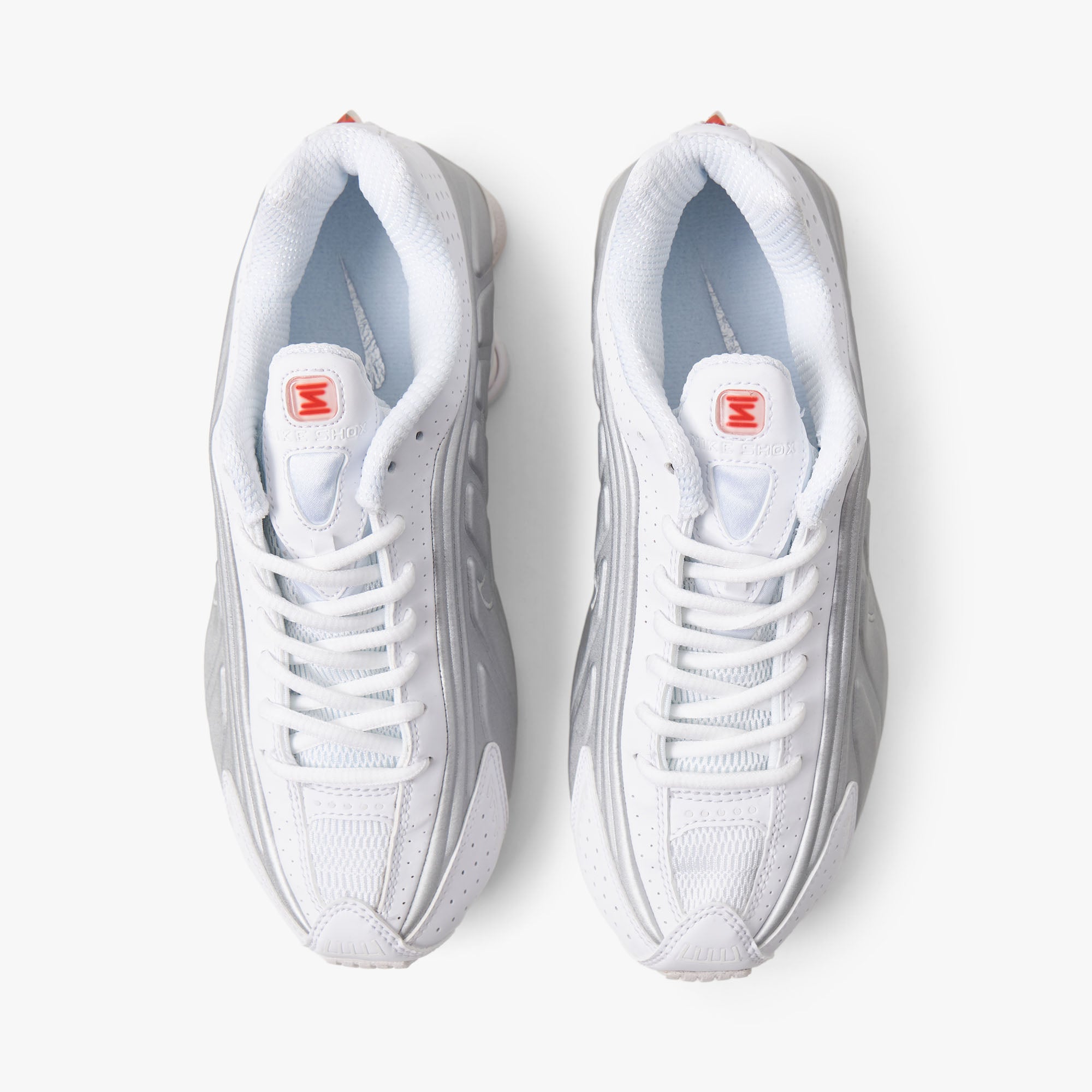 Nike Women s Shox R4 White White Metallic Silver Livestock
