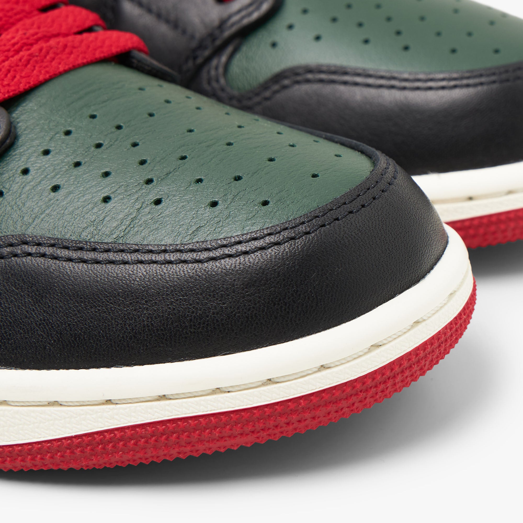 Jordan Women s 1 Low OG Black Gorge Green Varsity Red Livestock