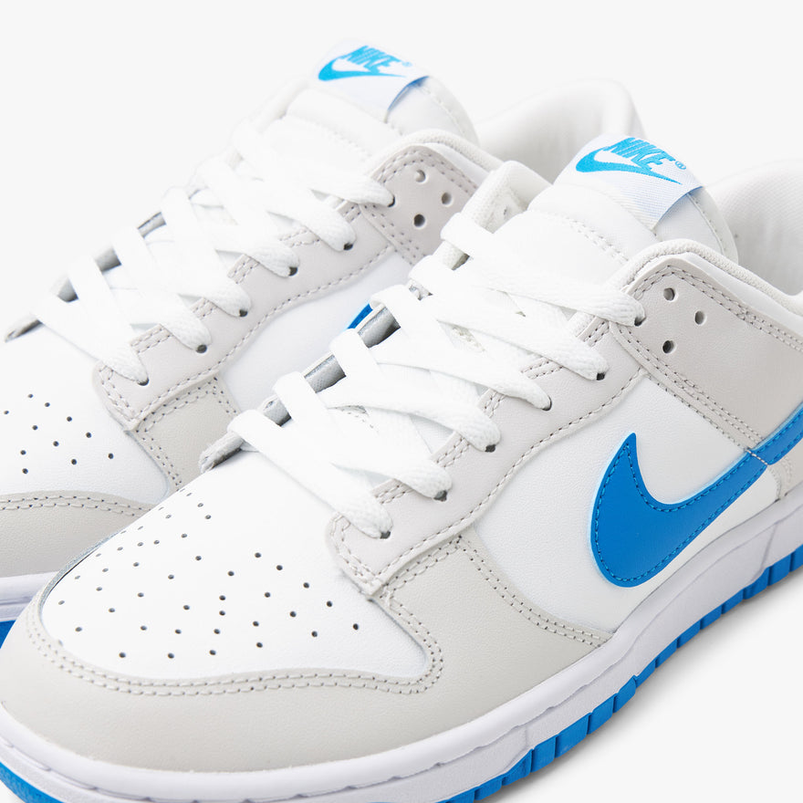 Nike white outlet with blue