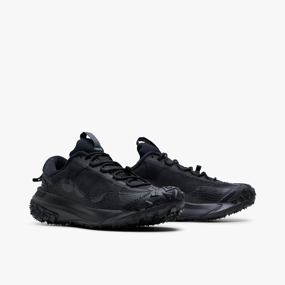Nike acg shoes black top