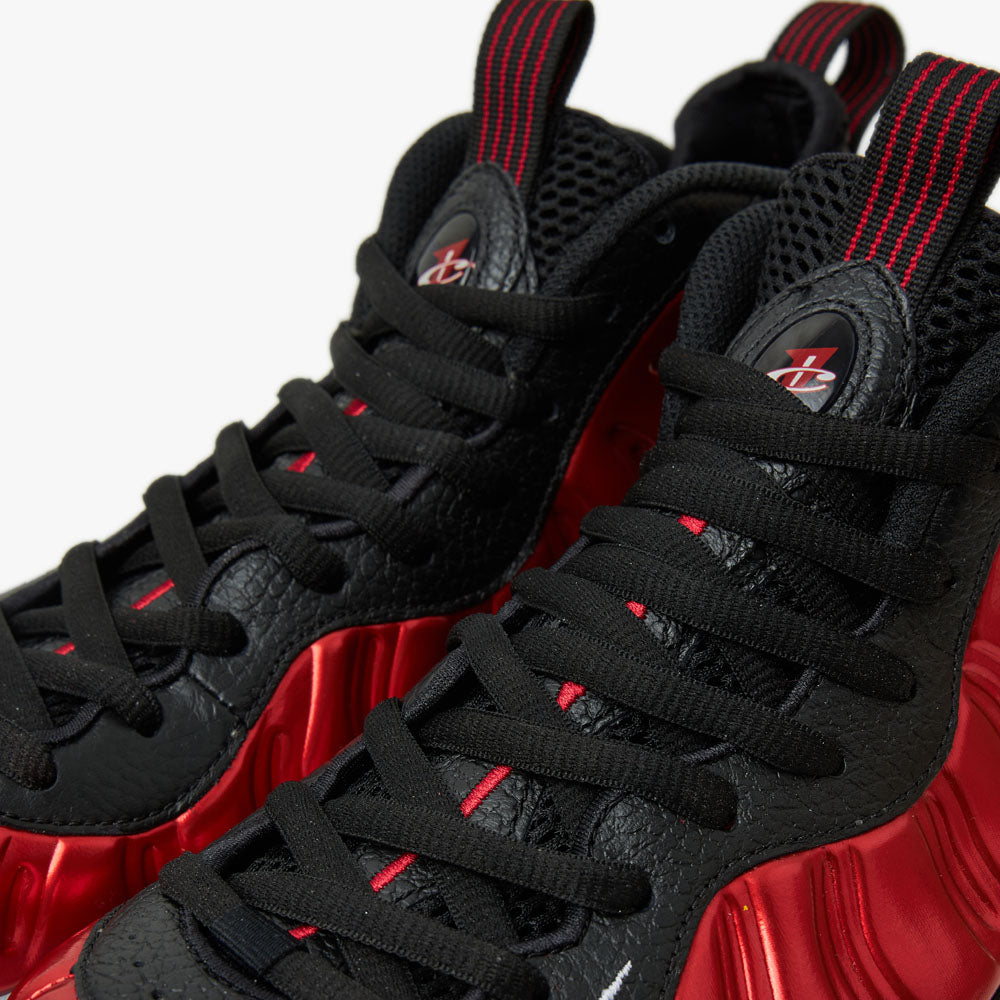 Foamposite white store and black