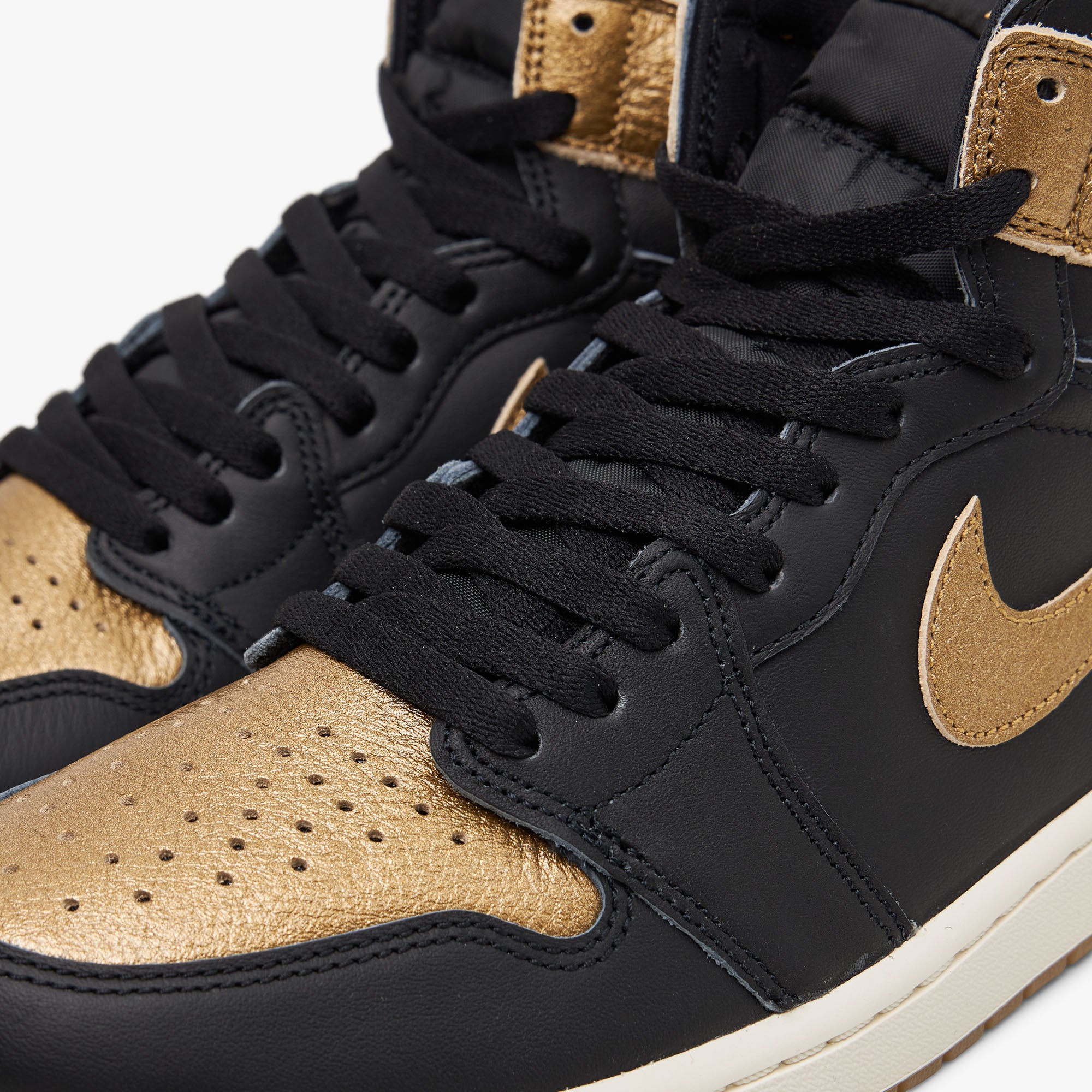 Jordan 1 Retro High OG Black Metallic Gold Sail Livestock