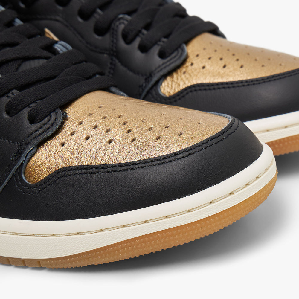 Black metallic gold 2025