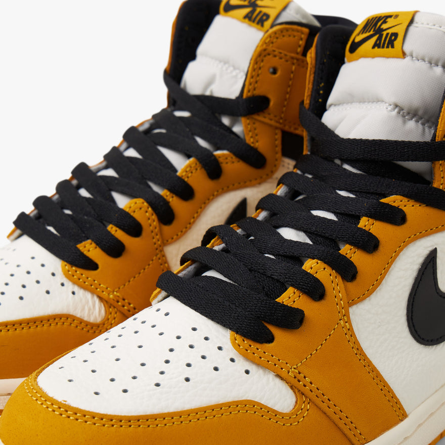 Jordan 1 retro black and yellow top
