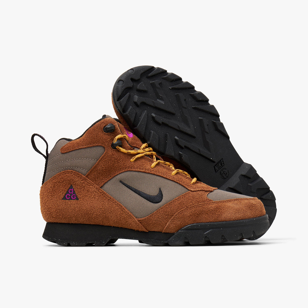 Nike acg hotsell boots size 15