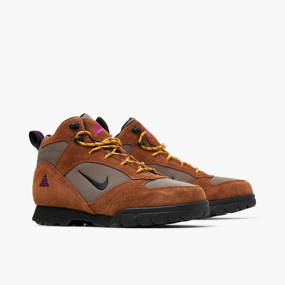Nike acg hotsell boots size 15