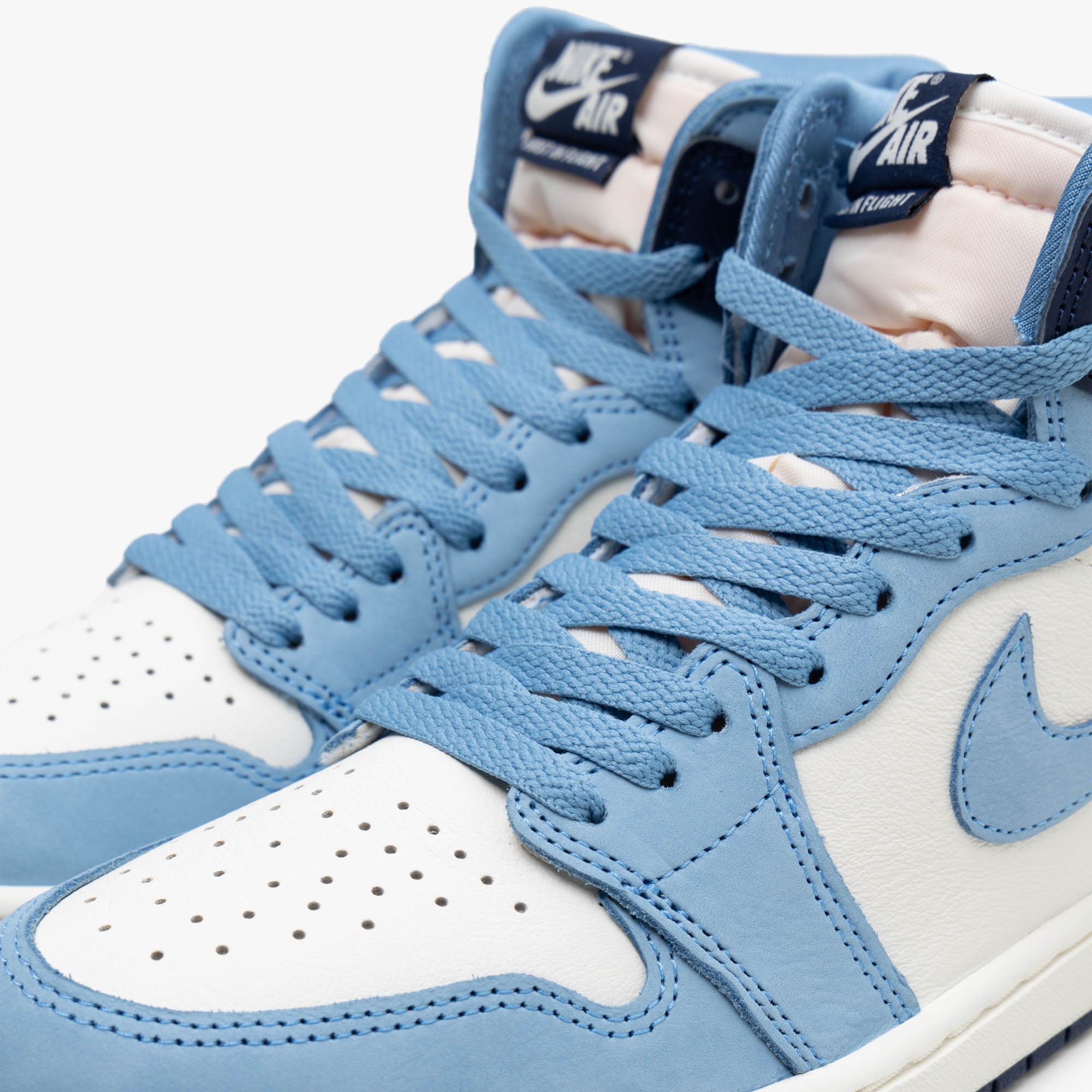 Jordan 1 Retro Women s High OG Uni Blue Uni Gold Livestock