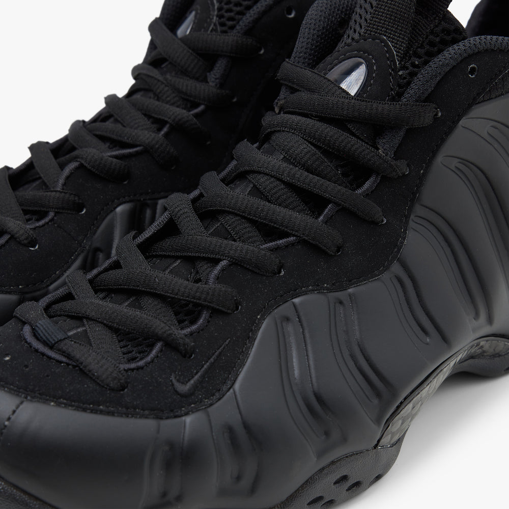 Foamposite anthracite outlet