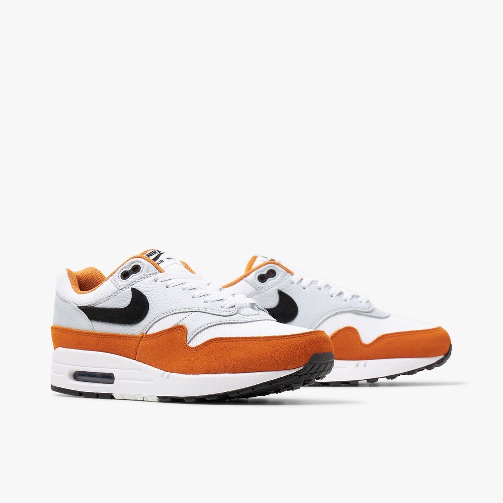 Black white orange nike discount