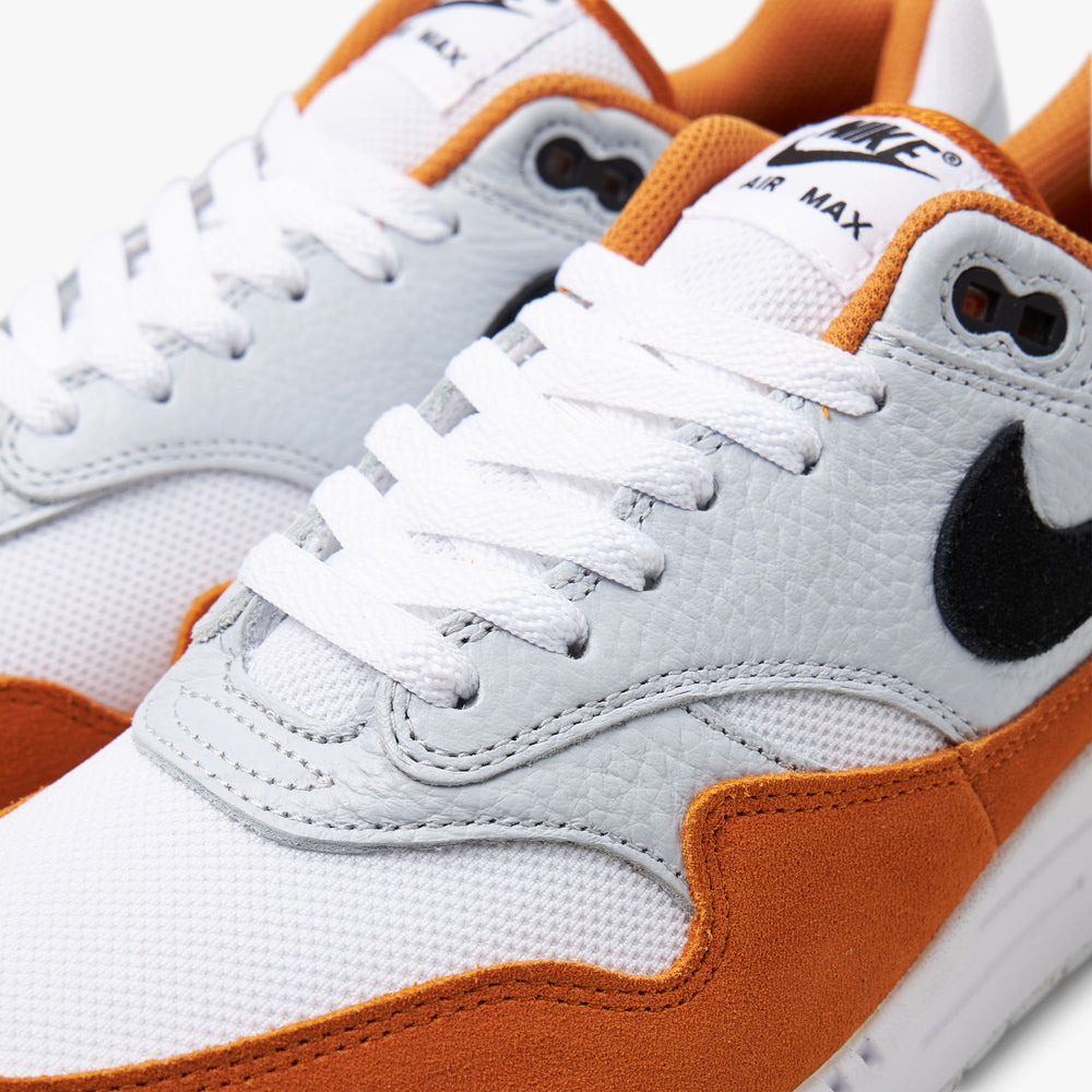 Black white and orange nike outlet