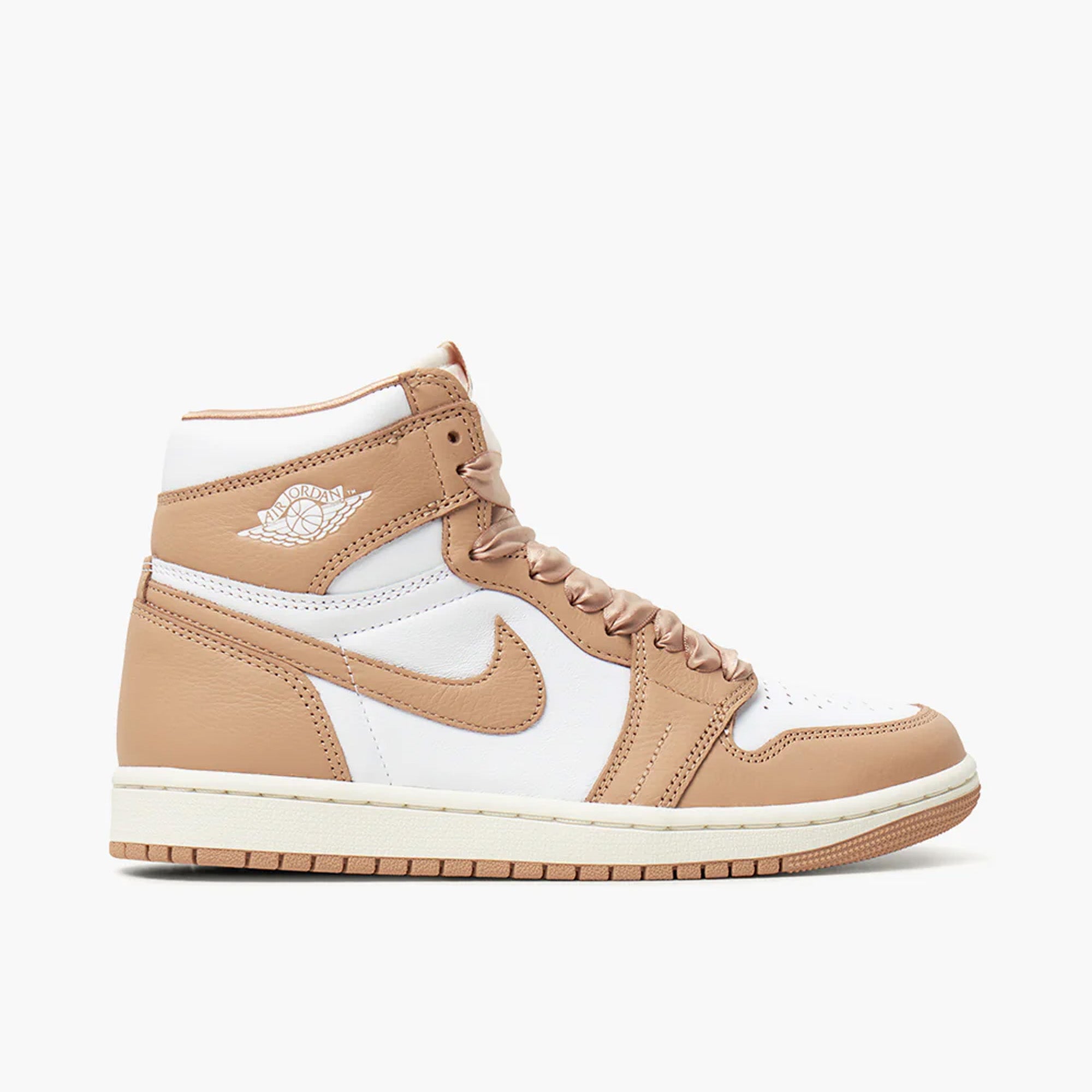 Jordan Femmes 1 Rétro High OG «Praline» / Blanc - Voile – Livestock