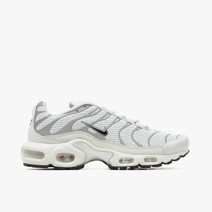 ★ナイキ★ Air Max Plus Women’s ‘Light Silver’FV8480-002 Nike Air Max Plus “Light Silver” - Style Code: FV8480-002