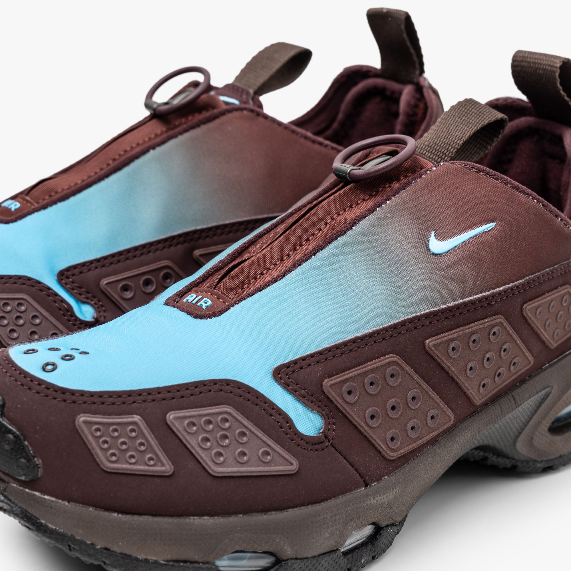 burgundy nike air max