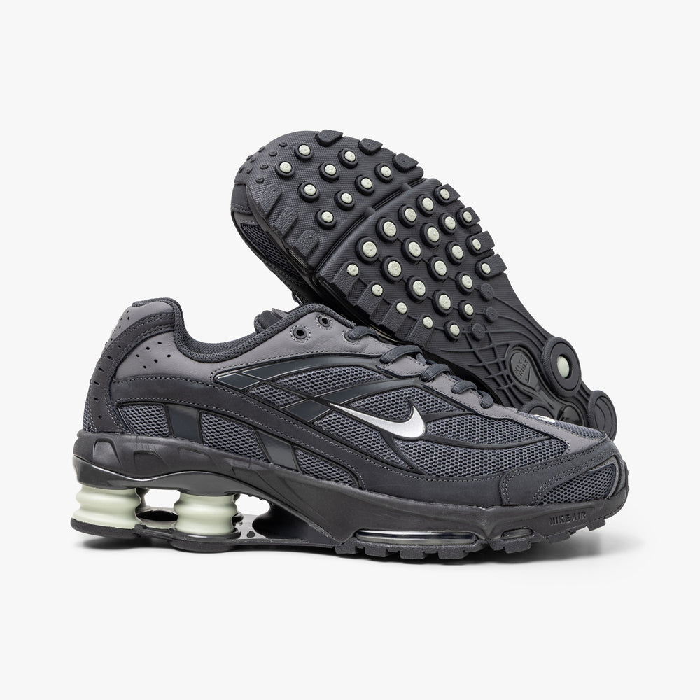 Grey and white nike shox outlet