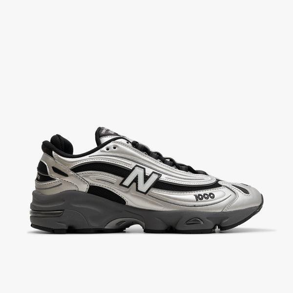 New Balance M1000 メタリックシルバー スニーカー　23cm New Balance M1000 Silver Metallic / Black – Livestock