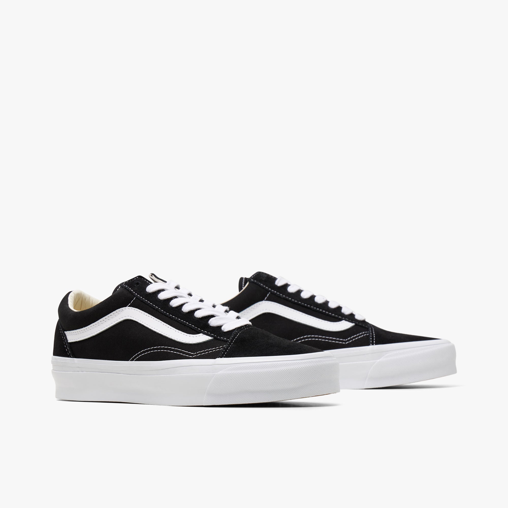 White and black classic vans cheap