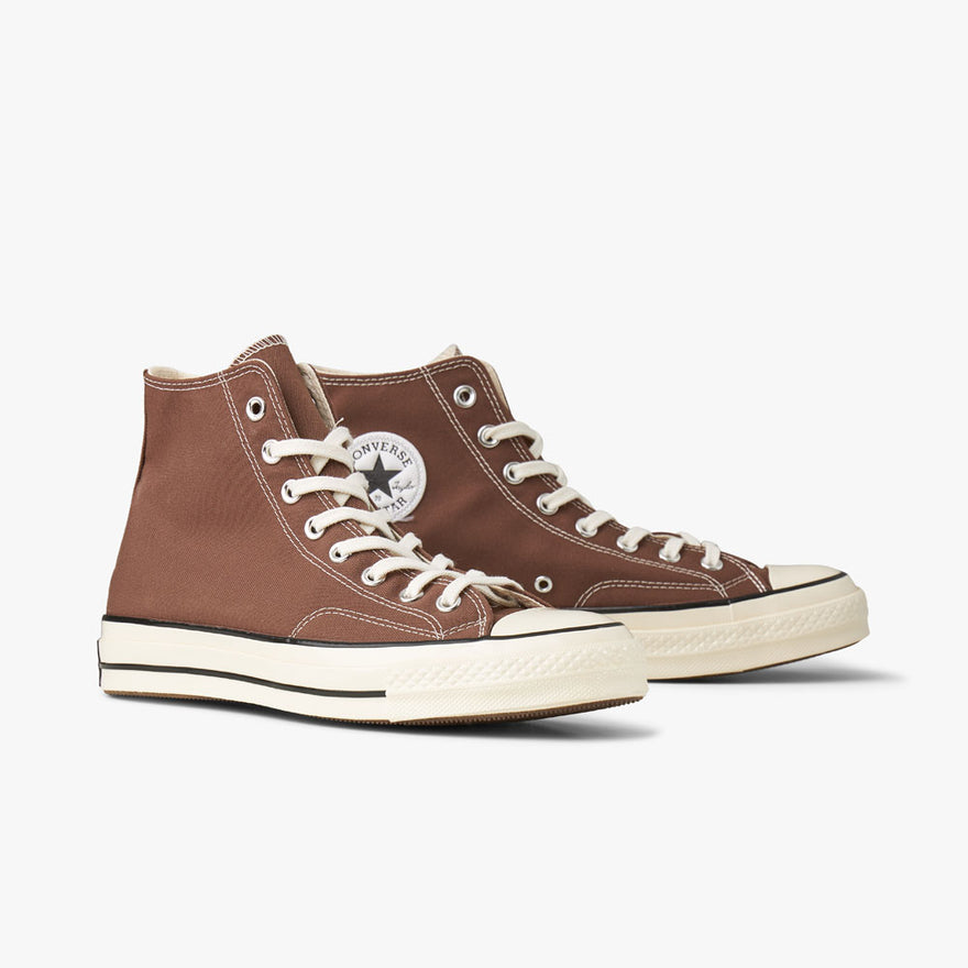 Brown converse low on sale tops