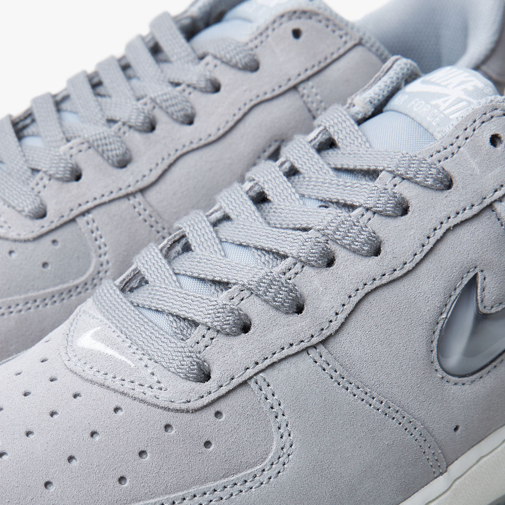 Nike air force 1 grey and white suede new arrivals