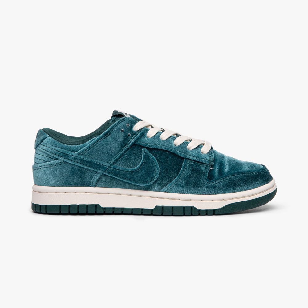 Nike Women s Dunk Low Dk Atomic Teal Sail