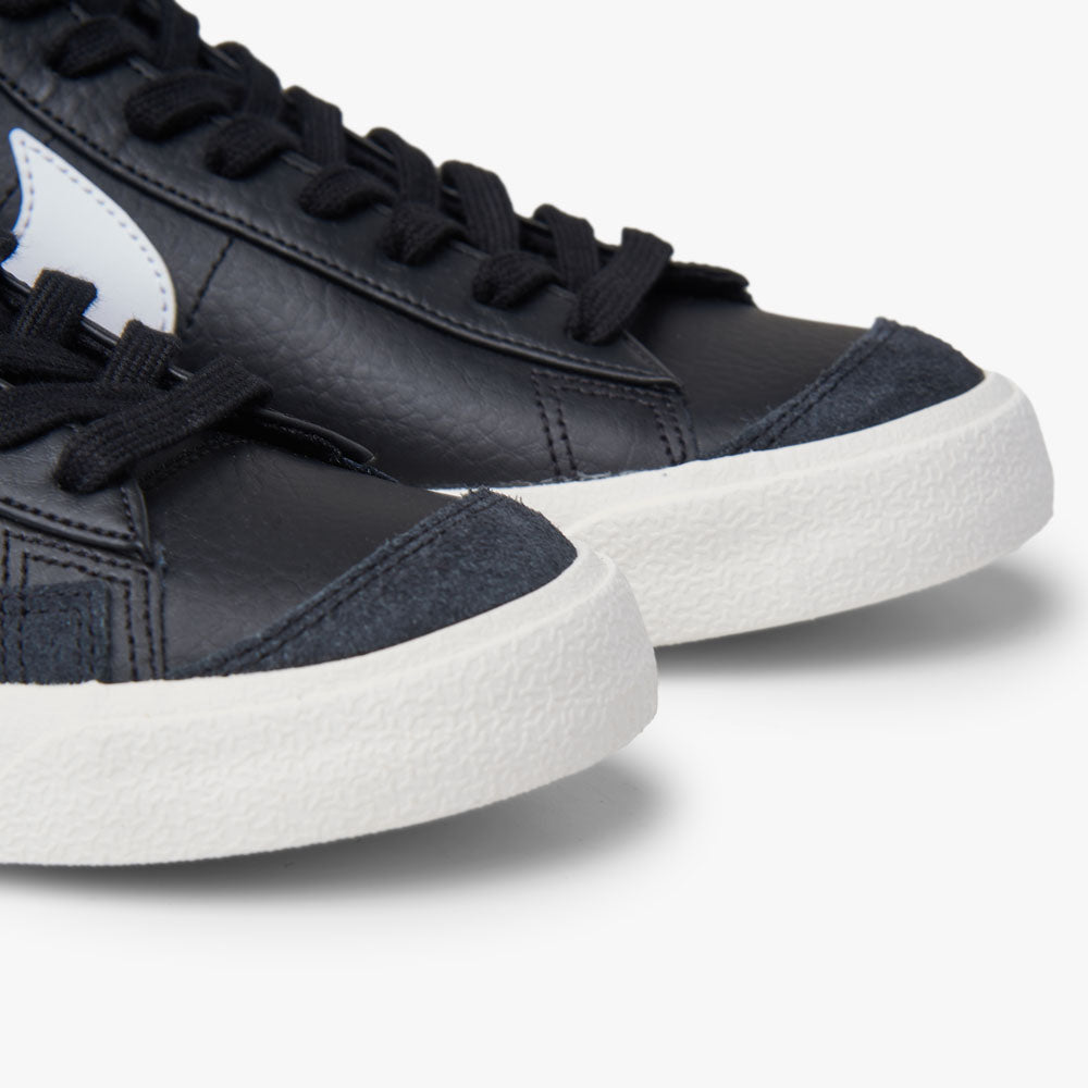 Nike Blazer Mid 77 Vintage Black White Sail Livestock