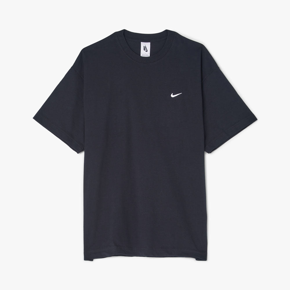 Nike shirt swoosh on collar best sale