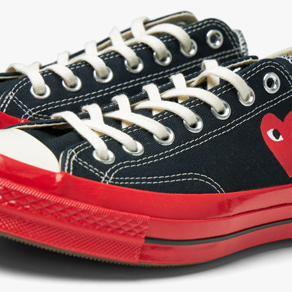 Black converse with red bottoms best sale